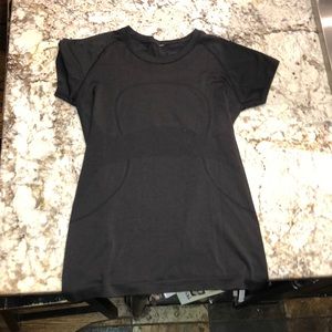 LULULEMON swiftly tech short sleeve !